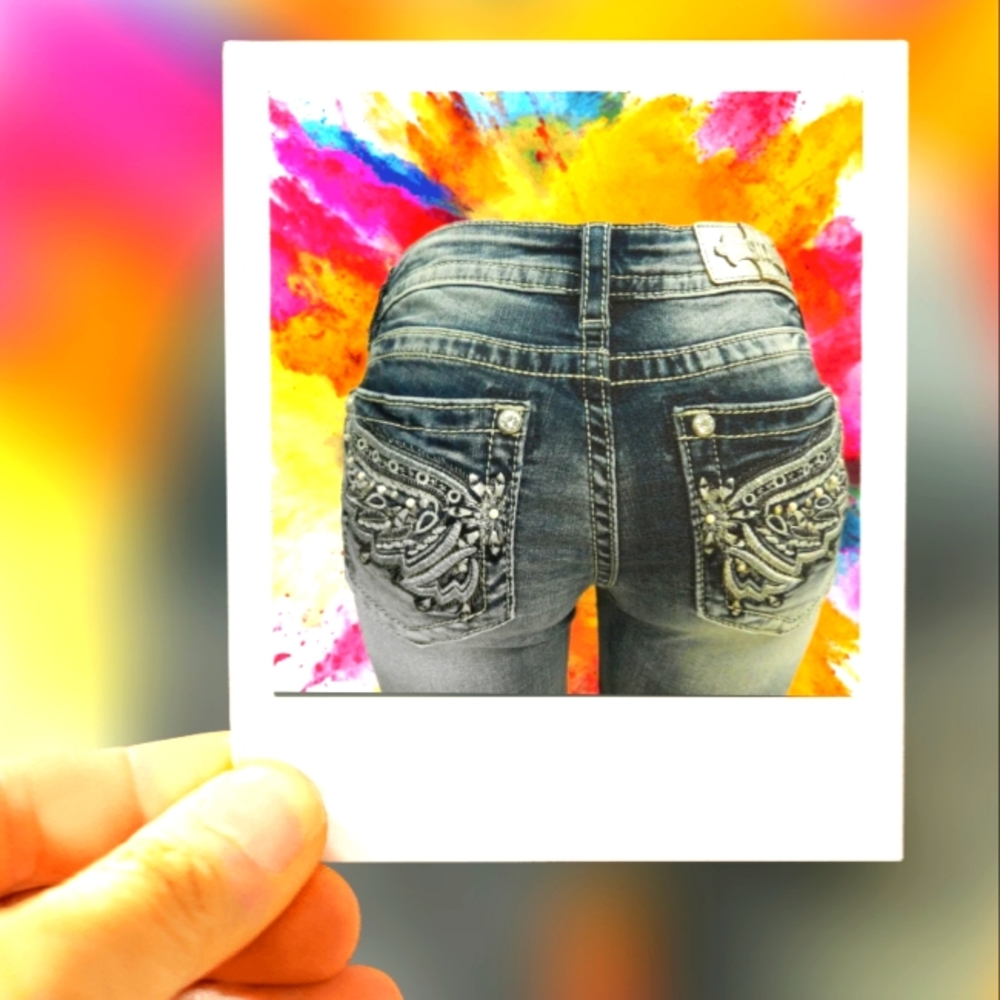 MISS ME ANGEL WINGS EMBELLISHED PEARL AND CRYSTAL MID-RISE BERMUDA SHORTS